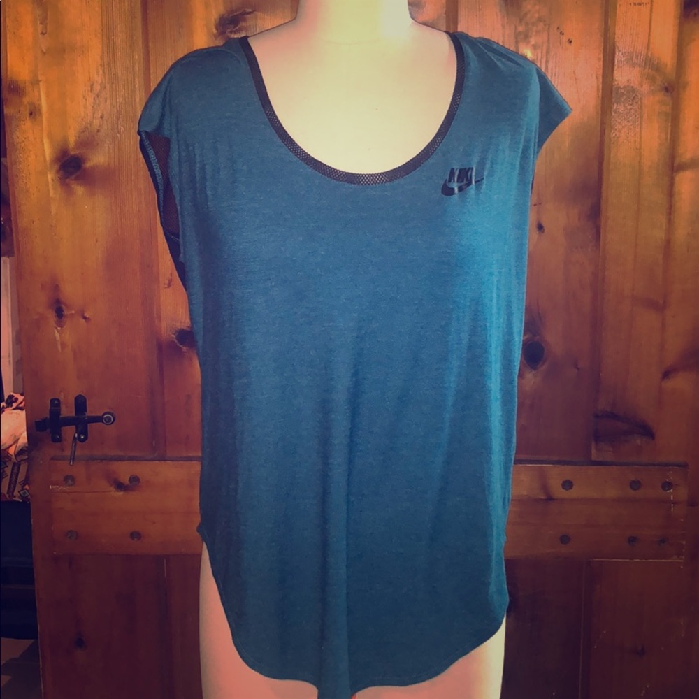 NIKE Workout Tee with Mesh Size Small